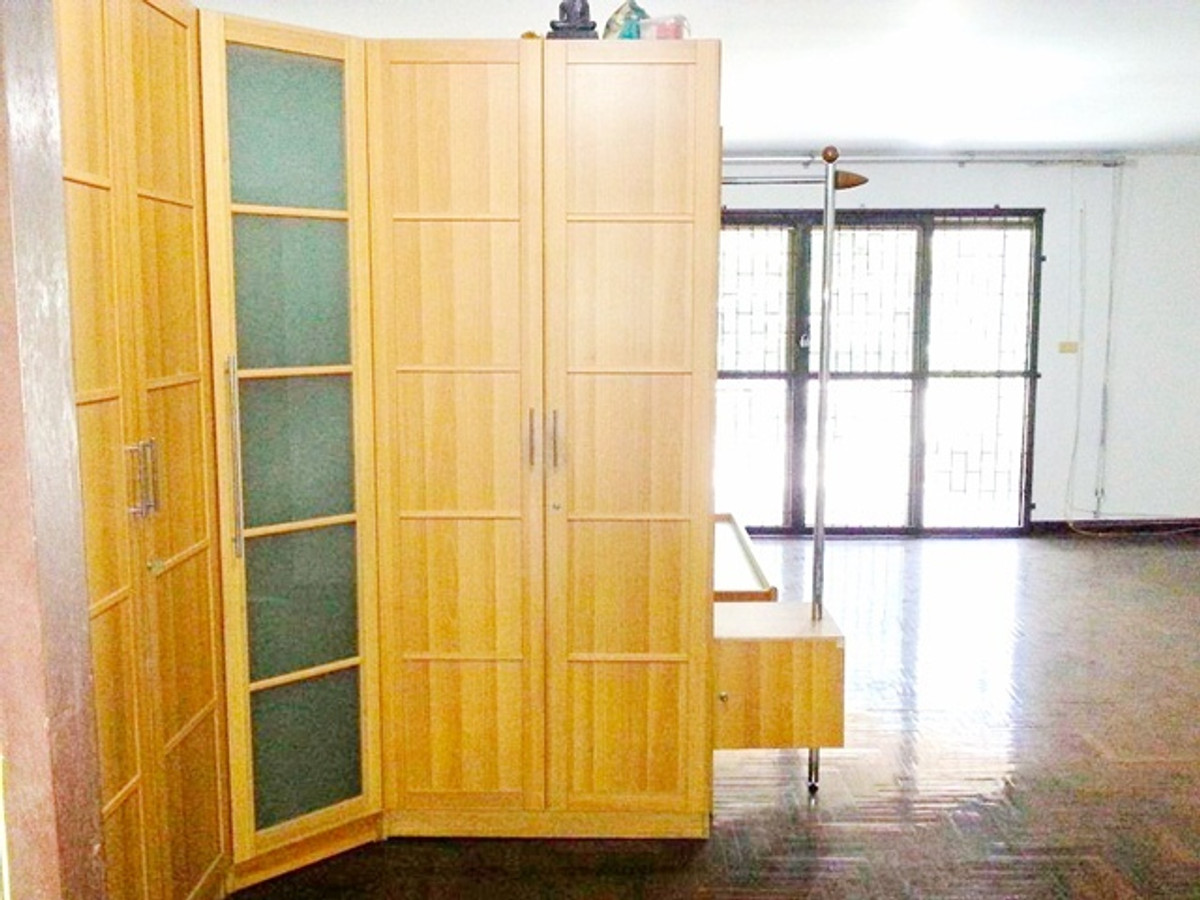 สุขุมวิท101ให้เช่าทาวน์โฮม 4 ชั้น+ดาดฟ้า BTSปุณณวิถี 1.1กม. ใหญ่มาก กว้าง 6 ม. ปุณณวิถี25-31 6นอน มีหลังคา 28ตร.วา. 430 ตร.ม. Loading...