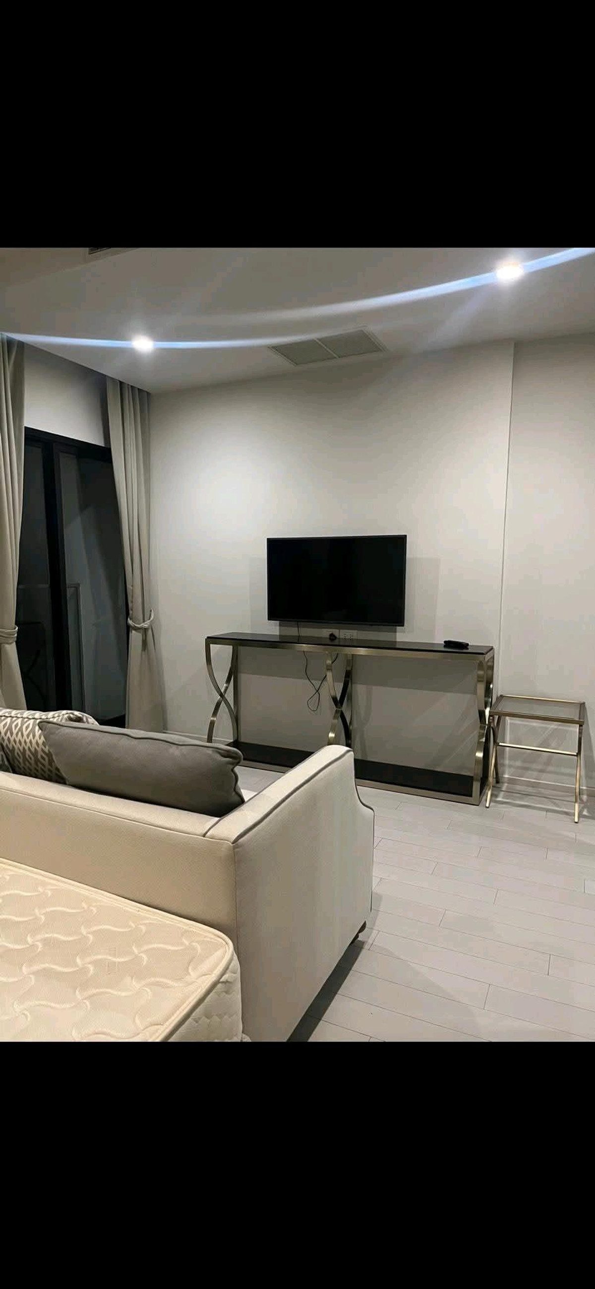 Noble Phloenchit (BTS Phloenchit) Building A KIM คิม 𝗟𝗶𝗻𝗲:𝗺𝗶𝗿𝗮𝗴𝗲𝗰𝗼𝗻𝗱𝗼, 𝟬𝟲𝟲-𝟬𝟮𝟬-𝟴𝟬𝟭𝟯 Loading...