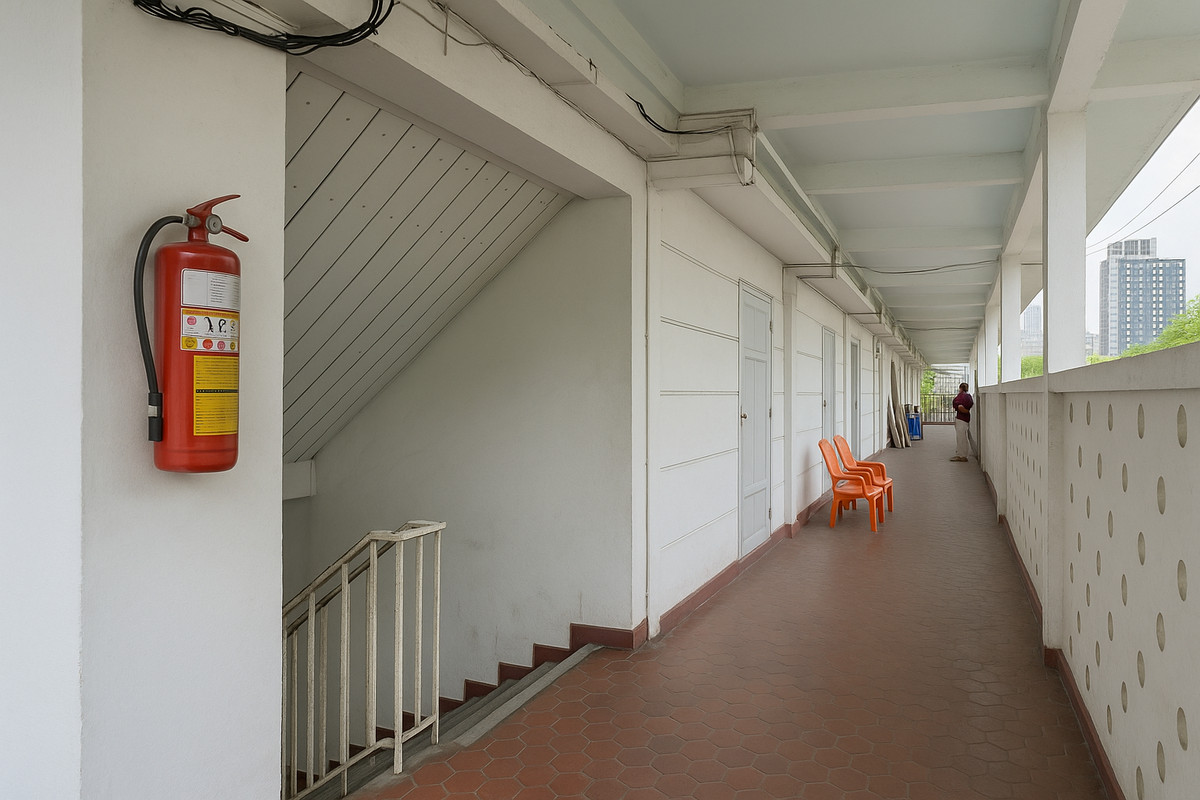 For RentShop HouseWitthayu, Chidlom, Langsuan, Ploenchit : 🏢 Building with Large Land for Rent – Ploenchit Area. Suitable for all types of businesses. ** NO CO-AGENT **