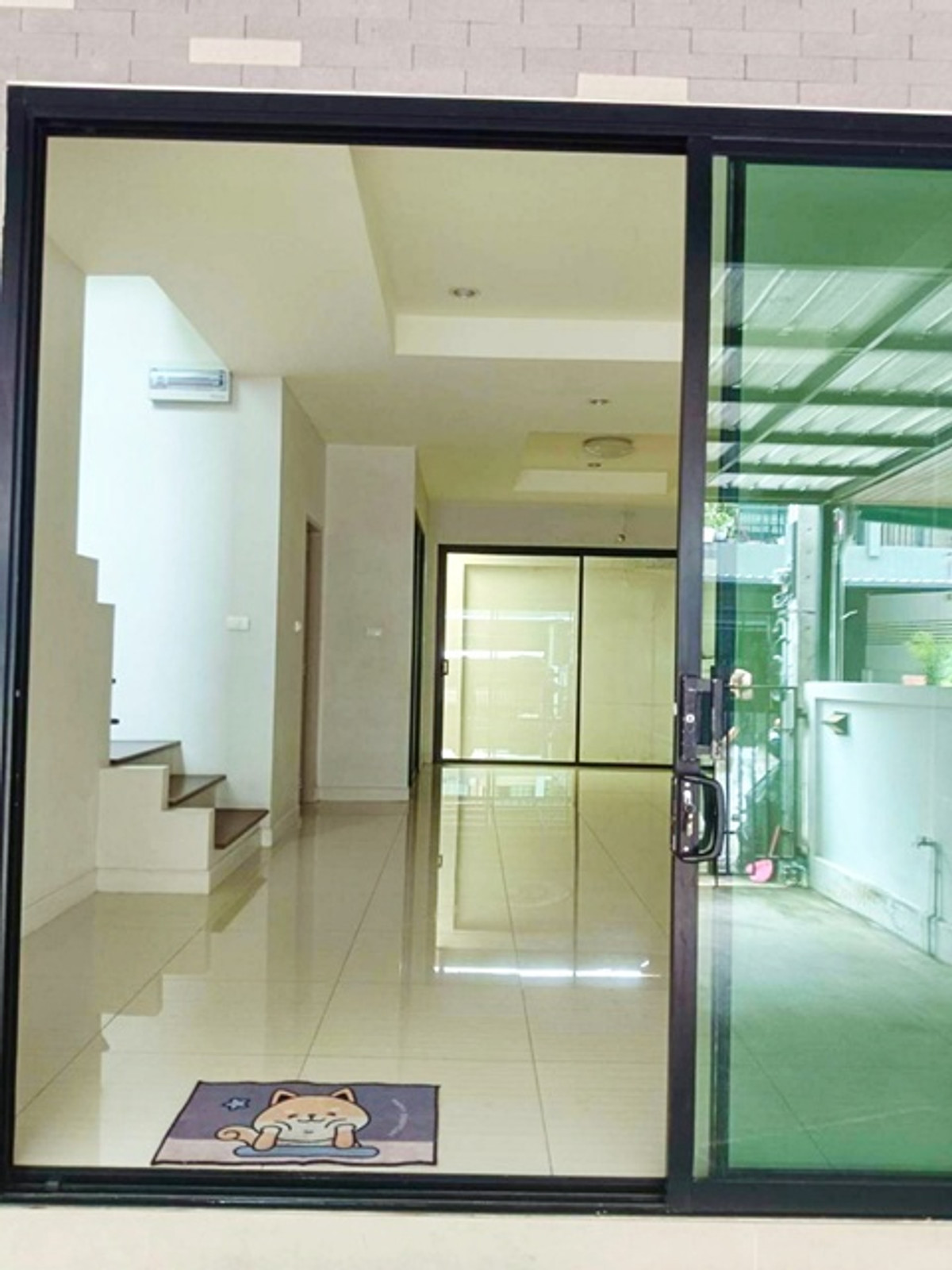 สุขุมวิท113 MRT ศรีเทพา 1กม. เช่าทาวน์โฮม 3ชั้น ใหม่ 222 ตร.ม. 3นอน 3น้ำ อิมพีเรียลเวิลด์ สำโรง 2.5 กม. แจส เออร์เบิน ศรีนครินทร์ 2.6 กม. Loading...