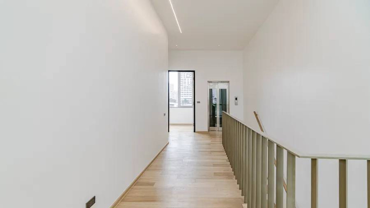 For SaleHome OfficeLadprao, Central Ladprao : New home office for sale, 4 floors, luxury house in the heart of Ratchada-Lat Phrao. Beautiful with elevator 62 sq m near MRT Lat Phrao Phawana LUXE35