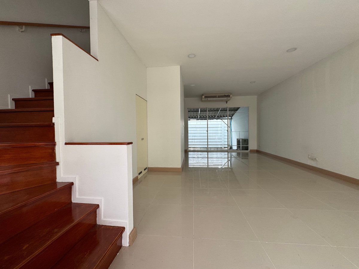 ขาย ทาวน์โฮม 3 ชั้น หมู่บ้าน The Plant City สาทร ถนน กัลปพฤกษ์ บ้านสวย เพิ่งรีโนเวทใหม่  Loading...