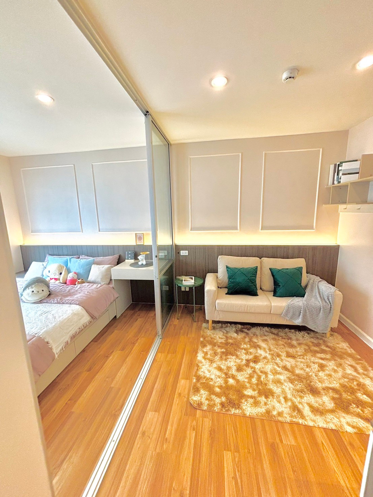 ขาย V condo ลาดกระบัง เฟสB ห้องทำเลทอง 1.45ล้าน ห้องรีโนเวทใหม่ เก็บสีใหม่ทั้งห้อง Loading...