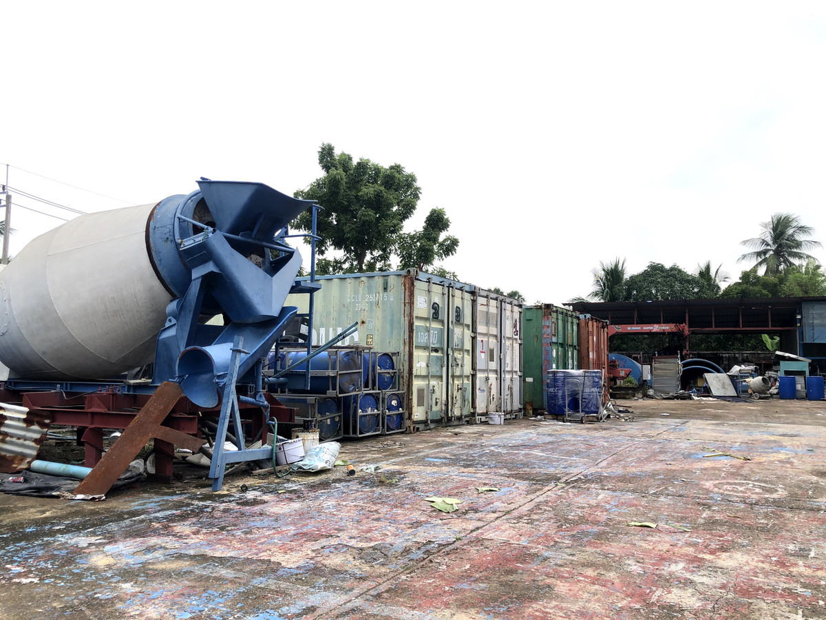 ขายที่ดินพร้อมอาคาร มีที่พักพนักงาน และ คลังสินค้า ติดถนน ทำเลดี ซ.วัดไผ่เหลือง บางบัวทอง นนทบุรี  Loading...