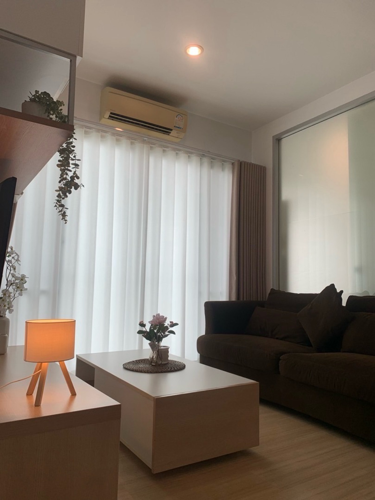 ให้เช่าคอนโดบางนา แบริ่ง ลาซาล : เช่า The Parkland srinakarin lakeside ( เดอะ พาร์คแลนด์ ศรีนครินทร์ เลคไซด์ )
🛏️ 1 ห้องนอน 🛁 1 ห้องน้ำ 🛋️ 1 ห้องนั่งเล่น ขนาด 38 ตรม. อาคาร 2 ชั้น 5 🌅 วิวทะเลสาบ ✨ ราคา 10,000 บาท ✨ ห้องแต่งใหม่มีวีดิโอ