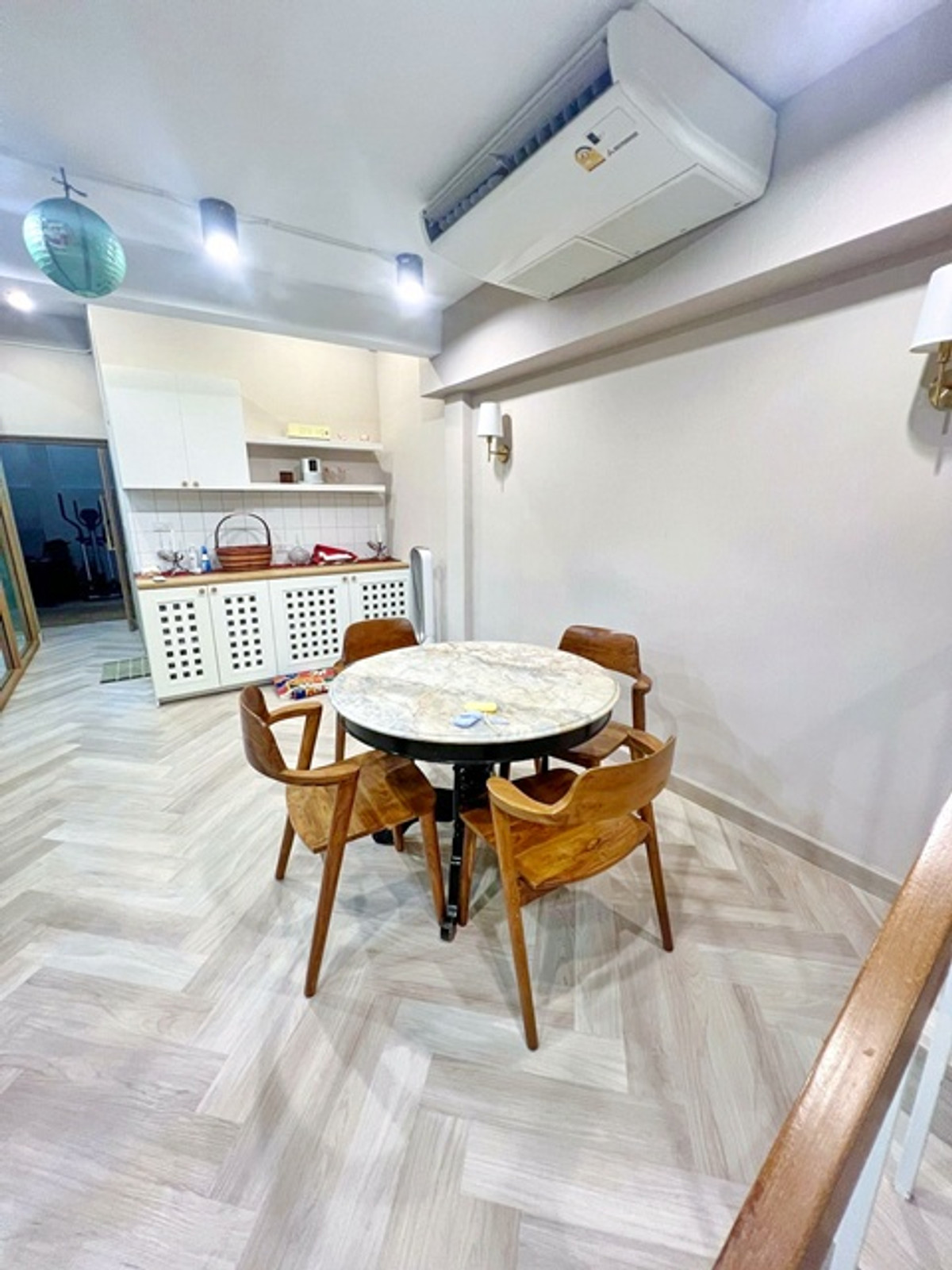 BTS Ploenchit 400m. Luxury 2-story Cheaper than a Penthouse townhouse for rent 35 sq.wa. 275 sq.m. f Loading...