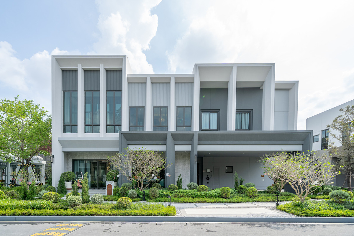 Bangkok Boulevard Signature Ramintra–Watcharapol – 439 sq.m. modern luxury home near Fashion Island & Chatu Chot Expressway Loading...