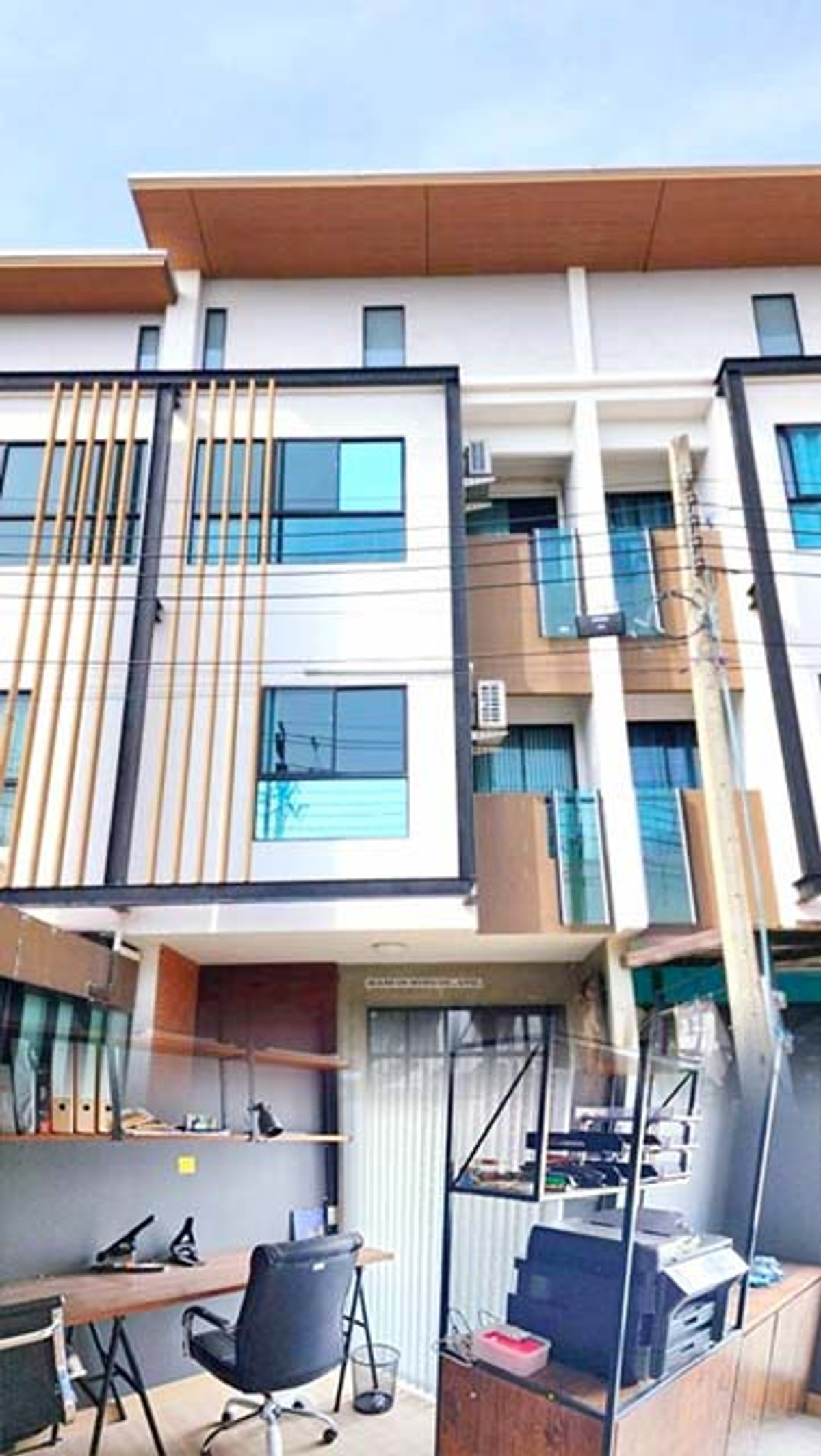 ให้เช่าทาวน์โฮมอ่อนนุช อุดมสุข : ถูกที่สุดในบางนา MEGAบางนา SUMMIT Windmill Golf ARL สุวรรณภูมิ 2.1 กม. ให้เช่าโฮมออฟฟิศ 3 ชั้น 265 ตร.ม. 22 ตร.วา. 3นอน 3 น้ำ