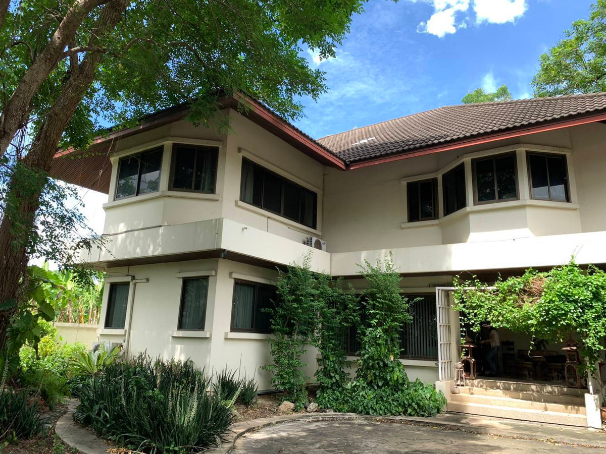 large detached house Prime location in the heart of Pak Kret, Sukhaprachasan 1, Soi 5, land 353 sq m., close to the expressway and BTS. Loading...