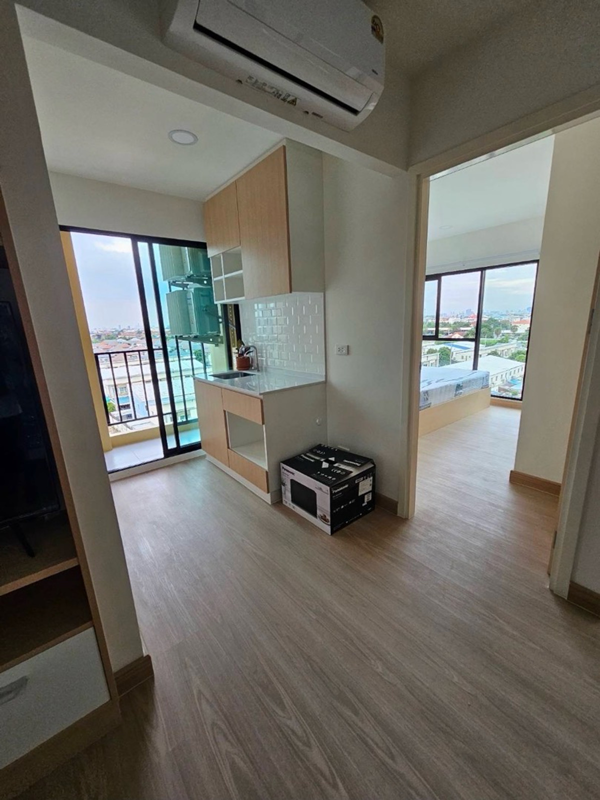 🔥🔥🔥ให้เช่าคอนโดใหม่ เพลิน เพลิน เวสต์วิลล์  ชั้น 7 ห้อง 707 🌈อยู่ใกล้กับห้างสรรพสินค้าเซ็นทรัล เวสต์วิลล์ 🔥🔥(ขนาดห้อง 44 ตรม.) ห้องกว้างขวาง อยู่สบาย  เฟอร์นิเจอร์เพรียบพร้อม  ตกแต่งพร้อมอยู่ 🌈ขนาด 2 ห้องนอน, 1 ห้องน้ำ,  ห้องนั่งเล่น และห้องครัว. Loading...