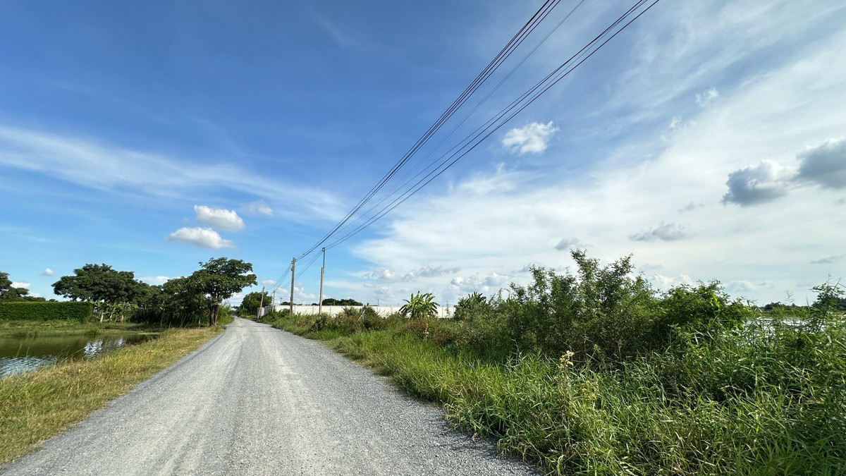 For SaleLandLadkrabang, Suwannaphum Airport : Land for sale, area 23-1-96 rai, Saribut Road, Thap Yao Subdistrict, Lat Krabang District, Bangkok.