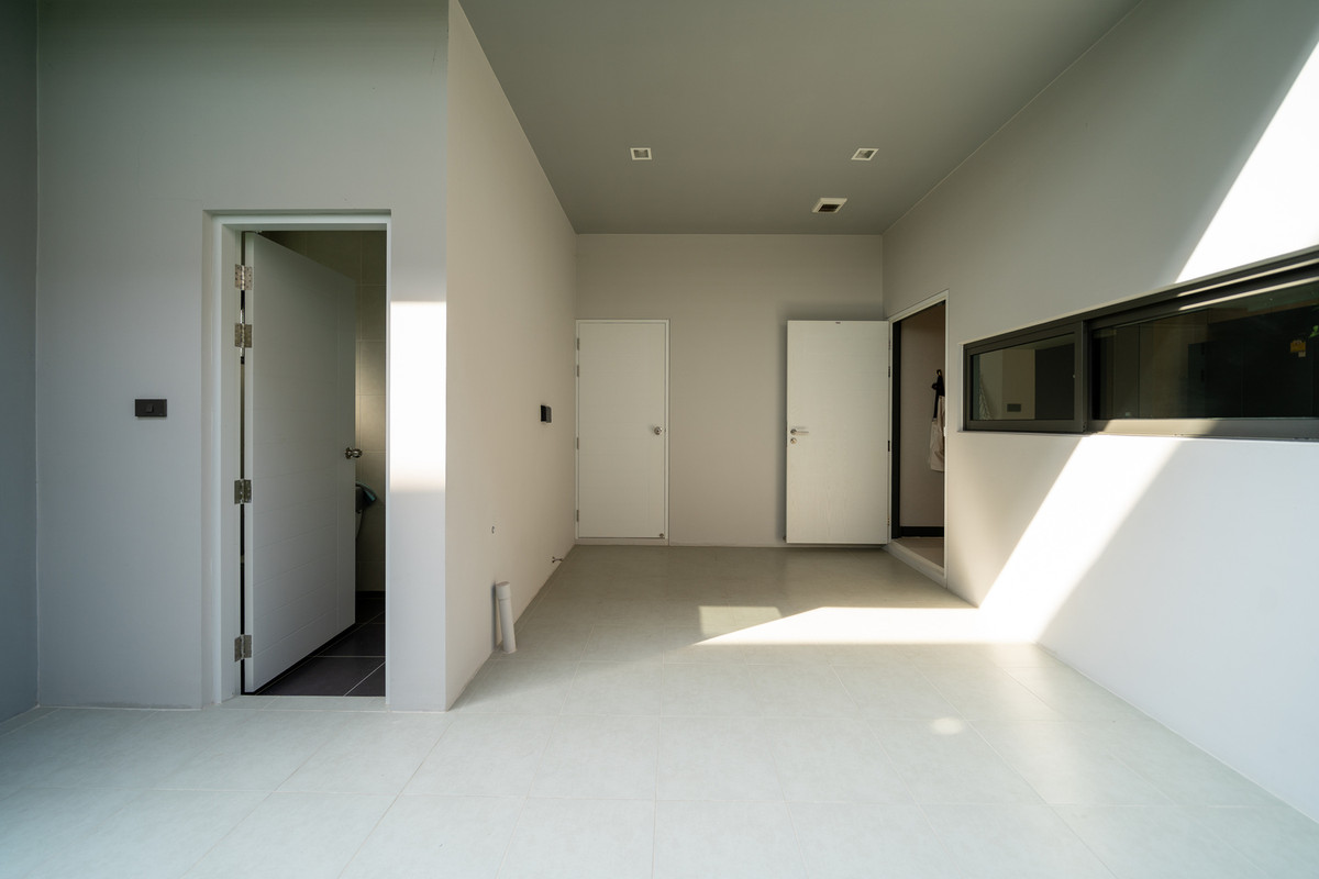 Bangkok Boulevard Signature Ramintra–Watcharapol – 439 sq.m. modern luxury home Loading...