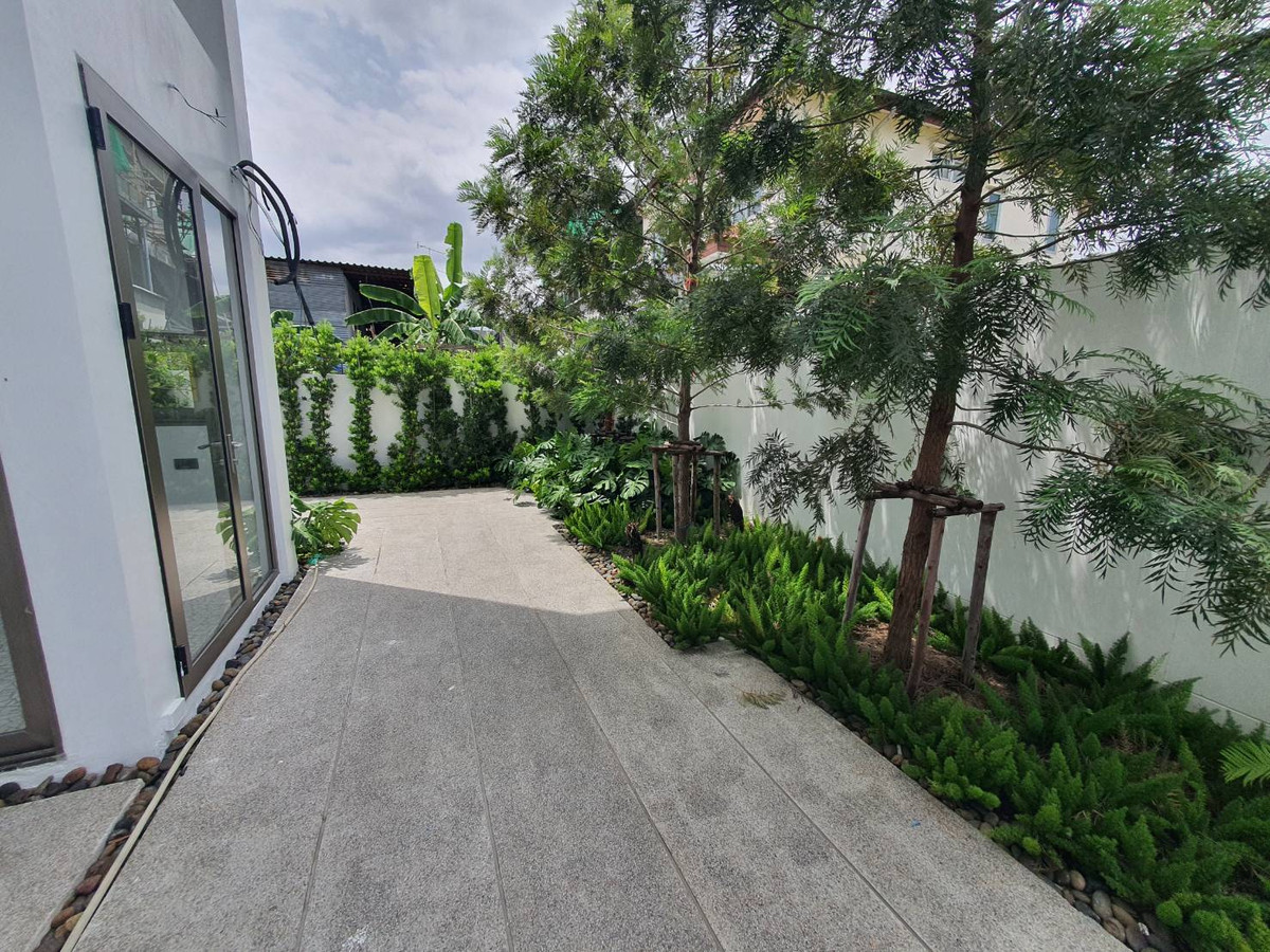 For SaleHome OfficeLadprao, Central Ladprao : New home office for sale, 4 floors, luxury house in the heart of Ratchada-Lat Phrao. Beautiful with elevator 62 sq m near MRT Lat Phrao Phawana LUXE35