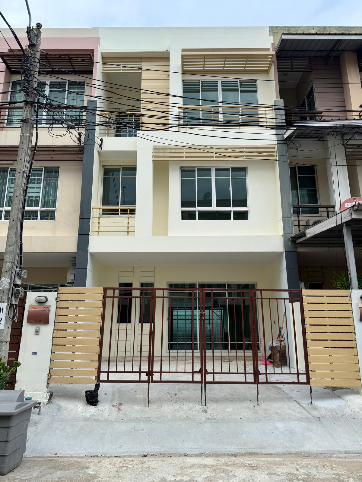 ขายทาวน์โฮมเอกชัย บางบอน : ขาย ทาวน์โฮม 3 ชั้น หมู่บ้าน The Plant City สาทร ถนน กัลปพฤกษ์ บ้านสวย เพิ่งรีโนเวทใหม่ 