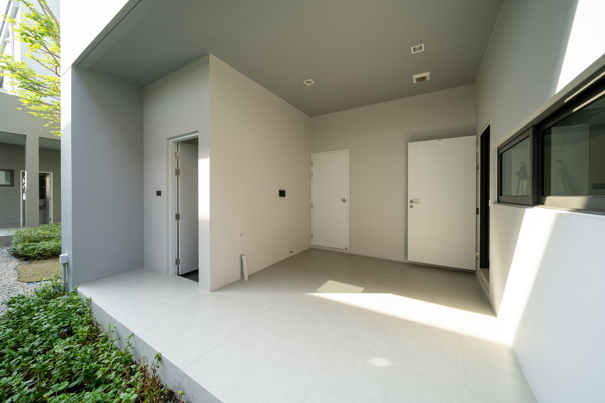 Bangkok Boulevard Signature Ramintra–Watcharapol – 439 sq.m. modern luxury home Loading...