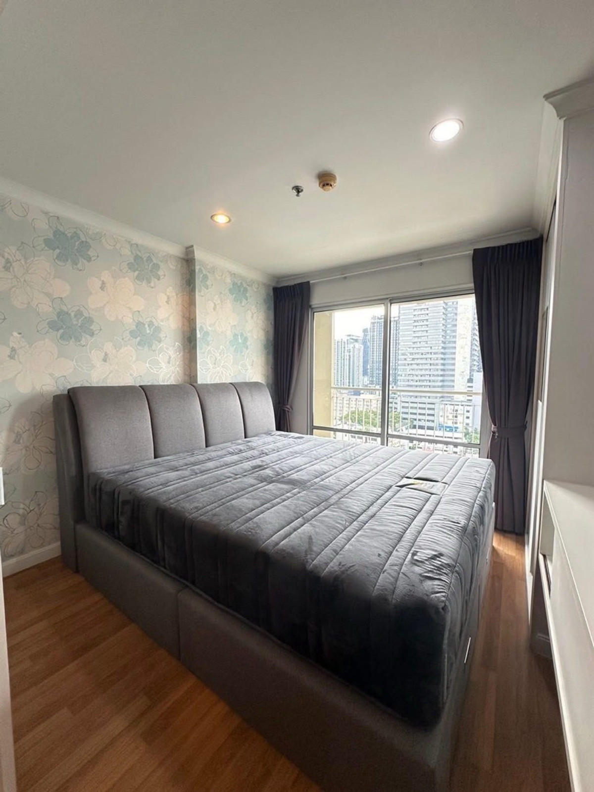 ให้เช่าคอนโดพระราม 9 เพชรบุรีตัดใหม่ RCA : เช่า B ชั้น 15 ราคา 15,000 เฟอร์ใหม่ทั้งห้อง