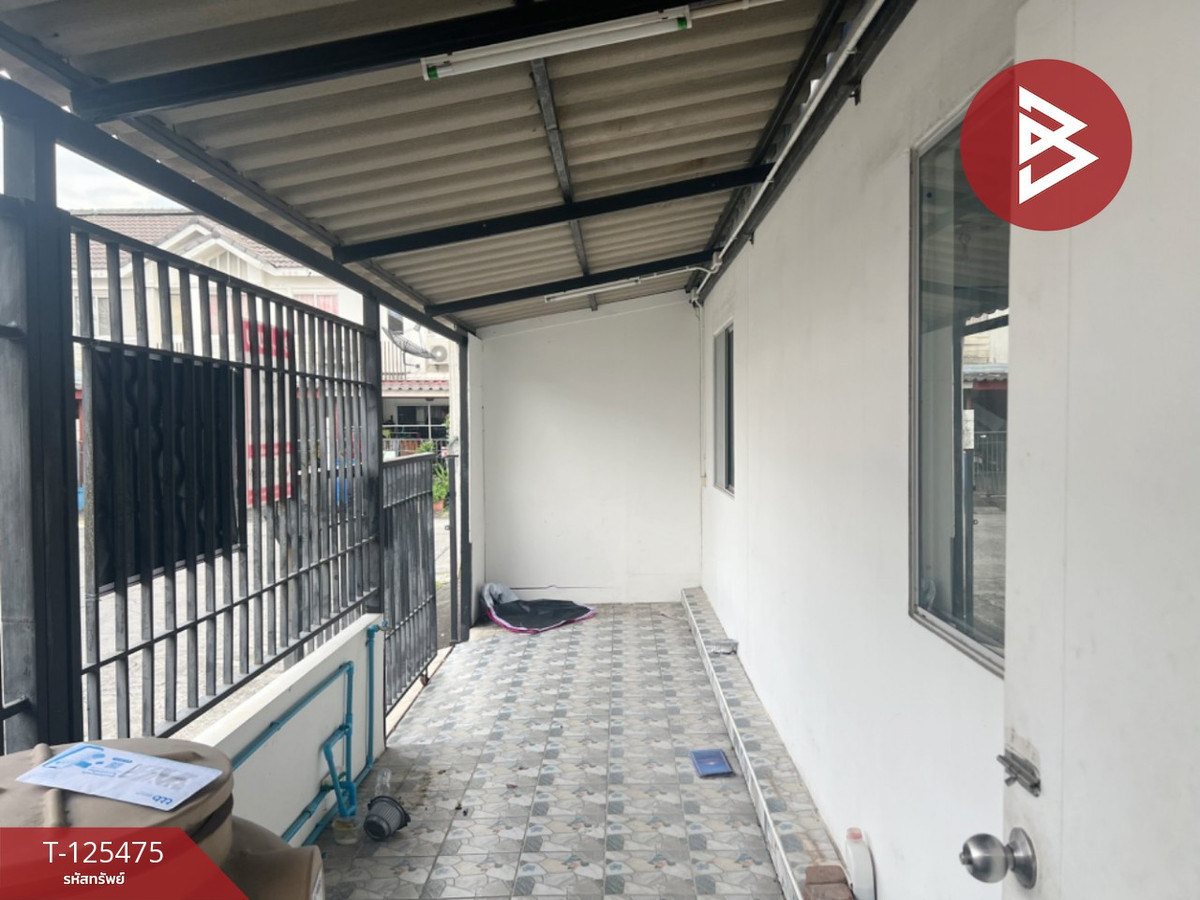 Townhouse for sale Pruksa Village 70 Chalong Krung-Lat Krabang Bangkok Ready to move in Loading...