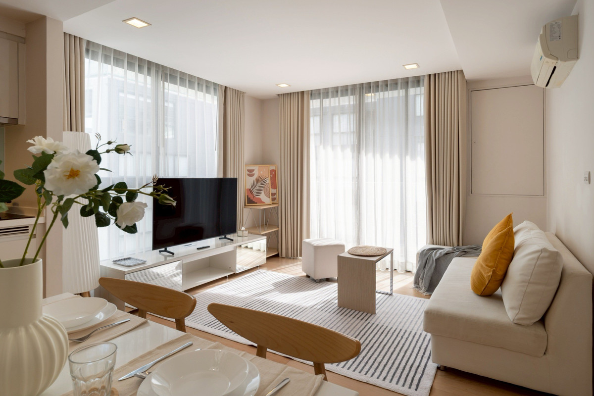 คอนโดสุขุมวิท อโศก ทองหล่อ : ขาย/ให้เช่า คอนโด 2 ห้องนอน Liv@49 (ลิฟ แอท 49) ห้องรีโนเวทใหม่พร้อมเข้าอยู่ ใกล้ BTS ทองหล่อ ผลตอบแทนในการให้เช่าสูงสุด 8%