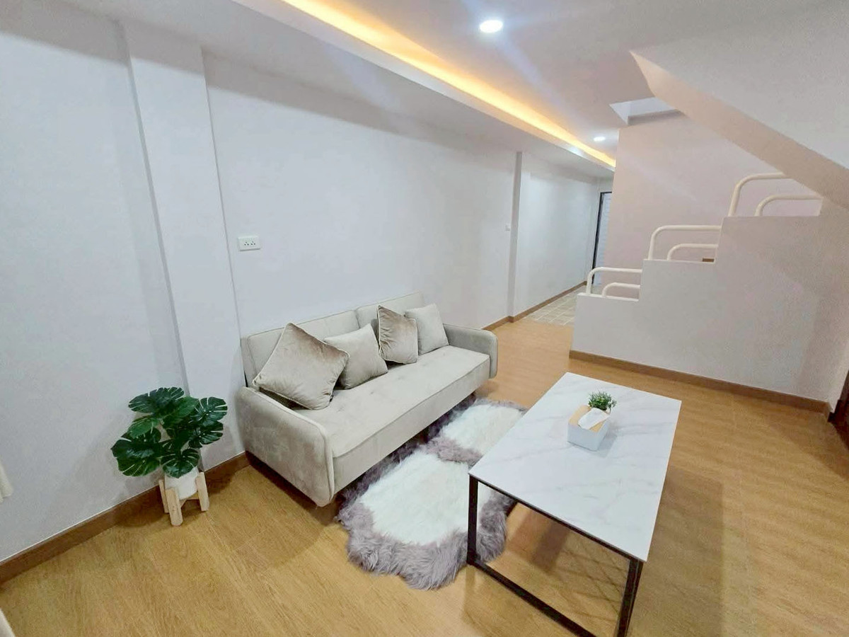Townhouse for rent 18,000 baht per month, just 5 minutes to Central Airport No.9H972. Loading...