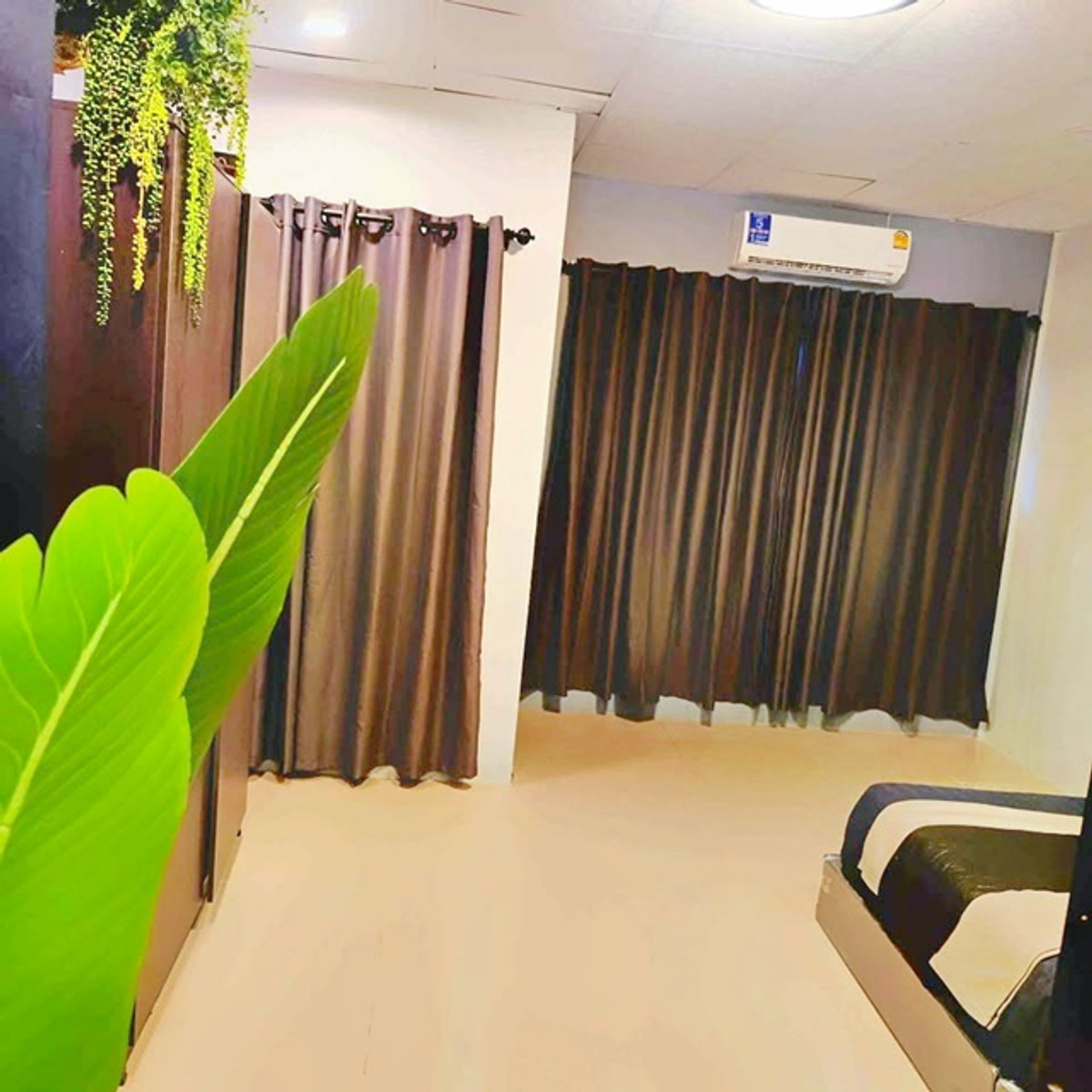 Central Ramintra 2.6 km. luxury 2-story townhouse for rent 25sq.wa 200sqm. newly renovated modern st Loading...