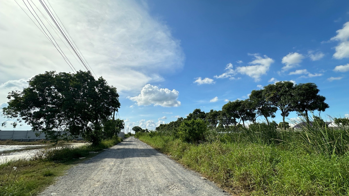 For SaleLandLadkrabang, Suwannaphum Airport : Land for sale, area 23-1-96 rai, Saribut Road, Thap Yao Subdistrict, Lat Krabang District, Bangkok.