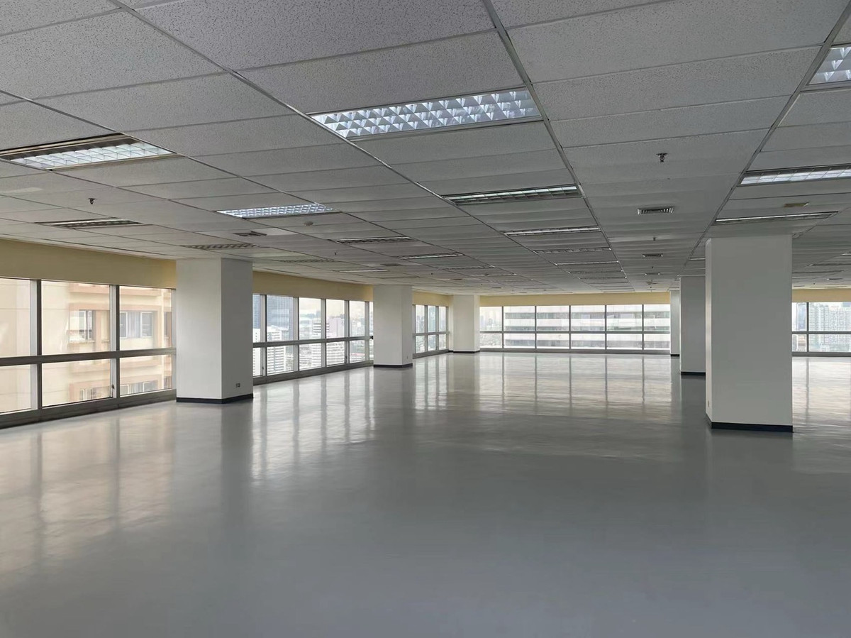 Serm-Mit Tower สำนักงานออฟฟิศให้เช่า 🚆 ห่างจาก BTS อโศก เพียง 450 เมตร! Loading...