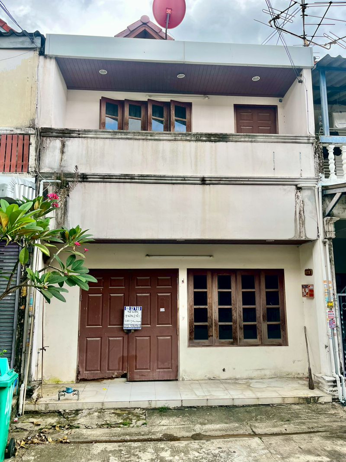 ขายทาวน์โฮมบางแค เพชรเกษม : ขายบ้านทาวน์เฮ้าส์ 2 ชั้น ติดถนนกัลปพฤกษ์ เนื้อที่ 16.3 ตารางวา 2 ห้องนอน แขวงบางหว้า เขตภาษีเจริญ กรุงเทพมหานคร