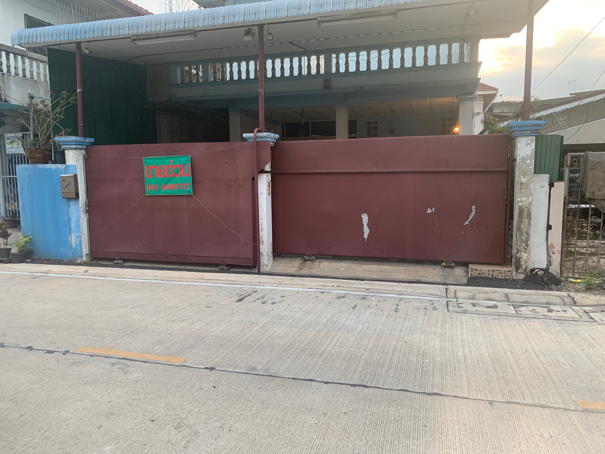 For SaleHome OfficeMahachai Samut Sakhon : Urgent sale, home office, prime location. At a price you can reach, very cheap. This price cannot be found in this area.