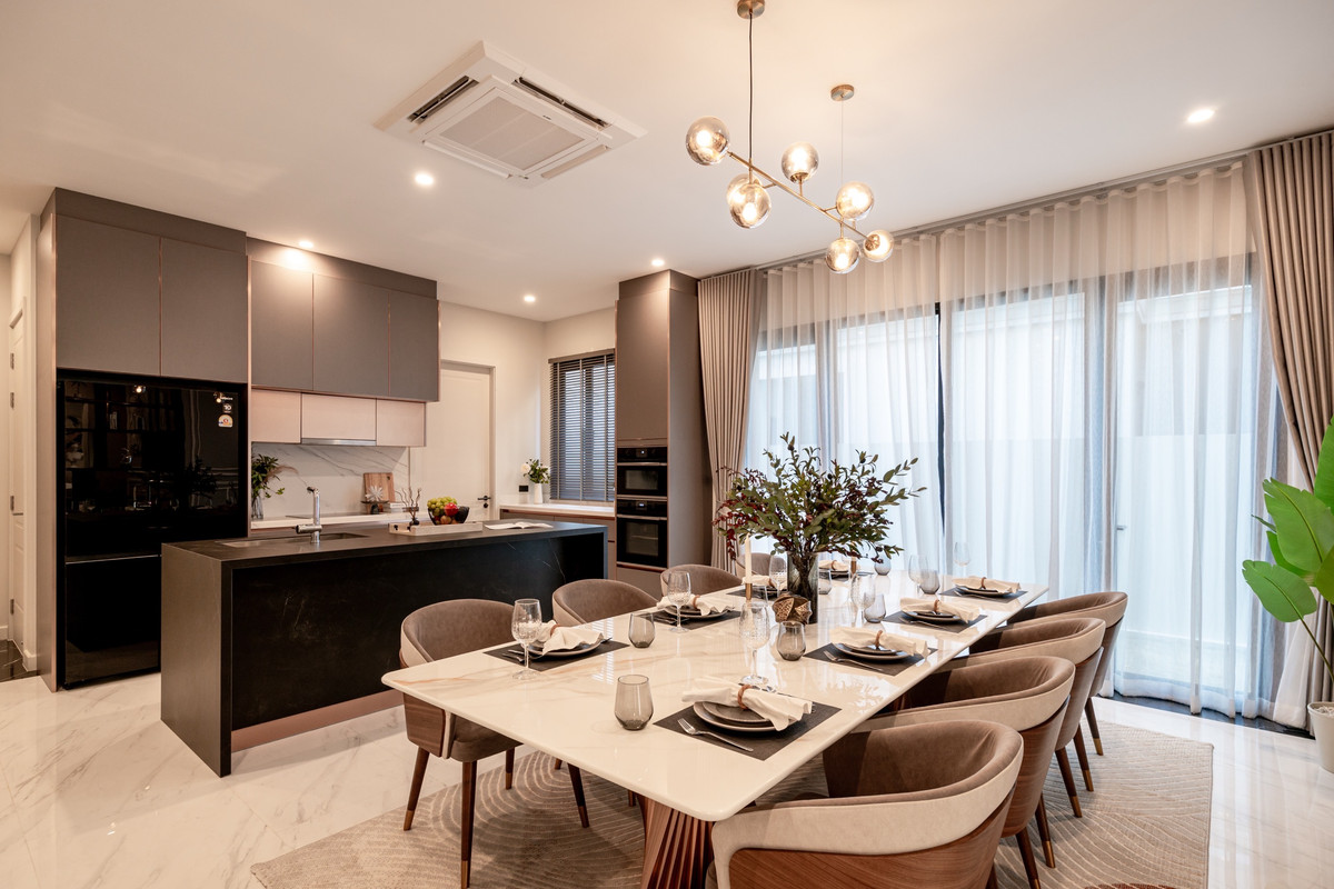 HousePattanakan, Srinakarin : For sale/rent, luxury house Cinq Royal Krungthep Kreetha (Soul Type), 3-story house with private elevator, land size 120 sq m, usable area 705 sq m, fully furnished, complete with electrical appliances.