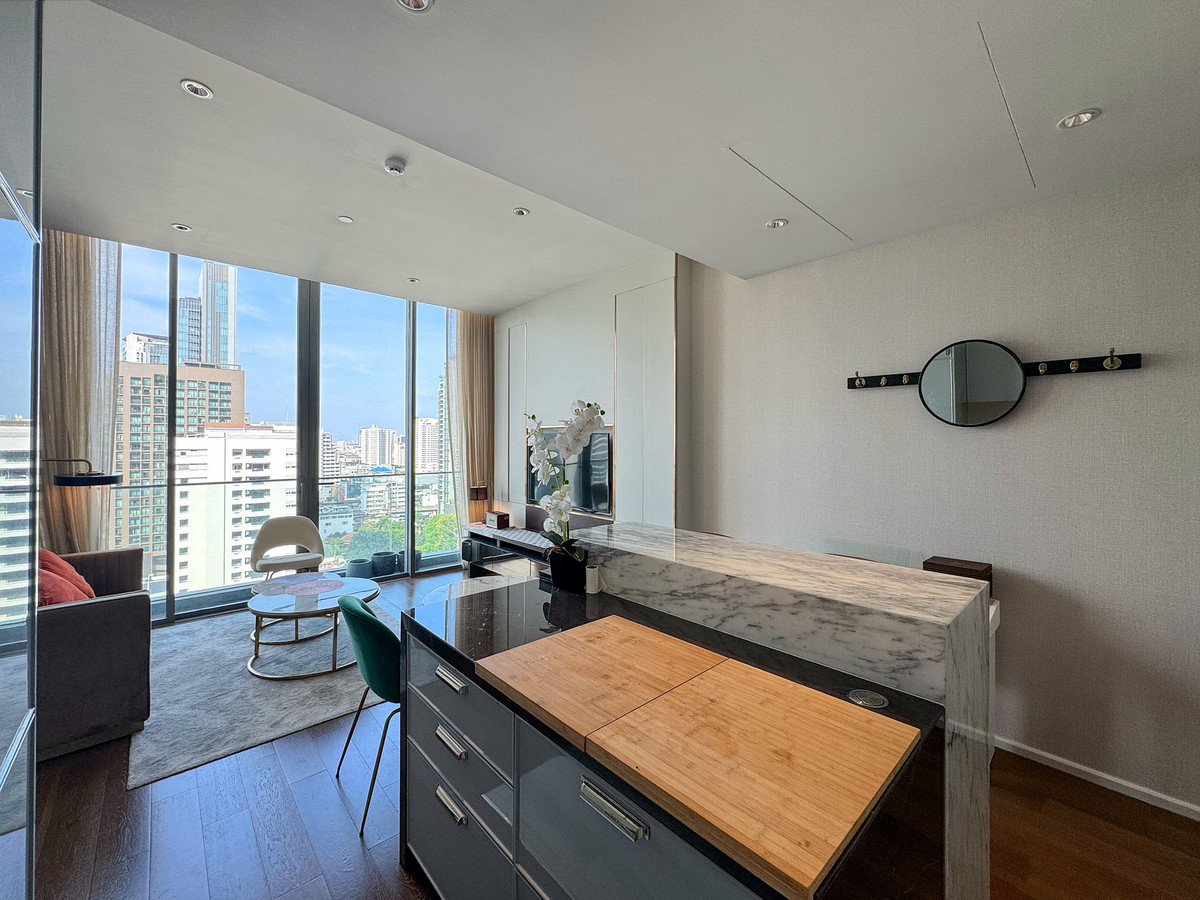 North-Facing Rare Item! Sukhumvit Skyline View!! For Sale – KRAAM Sukhumvit 26 Condominium 60.97 sq.m | 5 Mins Walk to BTS Phrom Phong!! Loading...