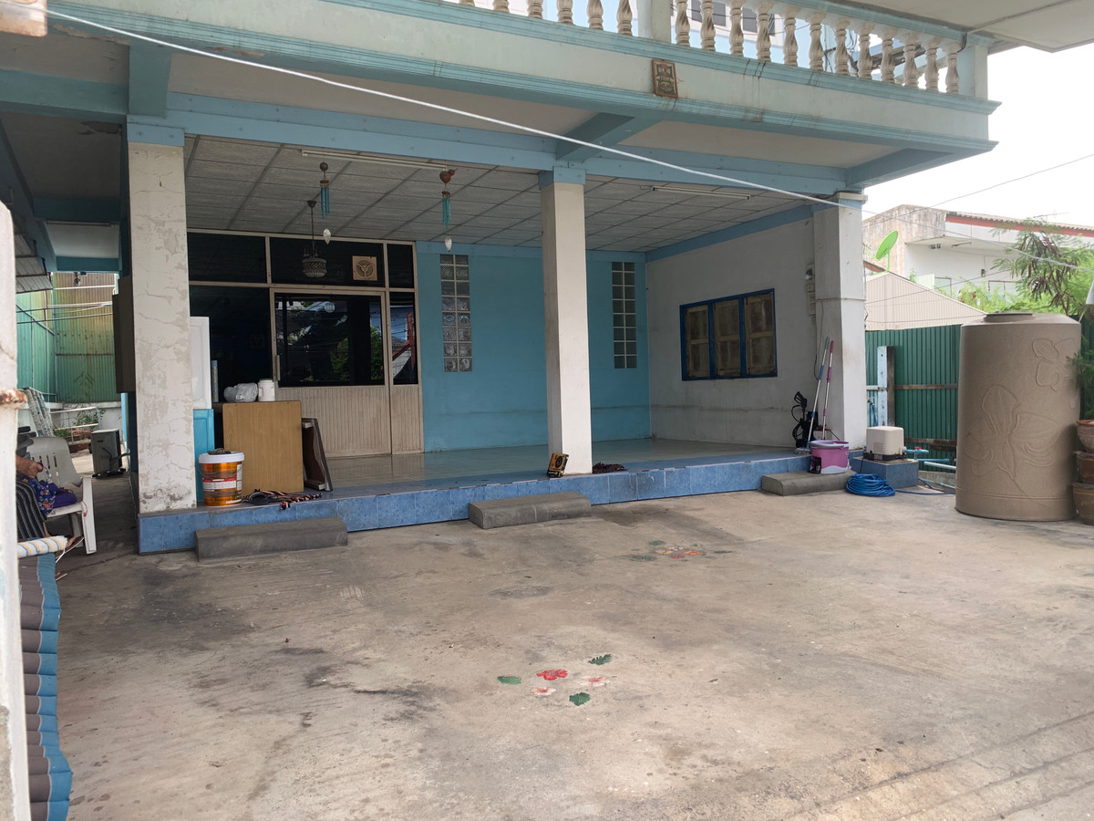 For SaleHome OfficeMahachai Samut Sakhon : Urgent sale, home office, prime location. At a price you can reach, very cheap. This price cannot be found in this area.