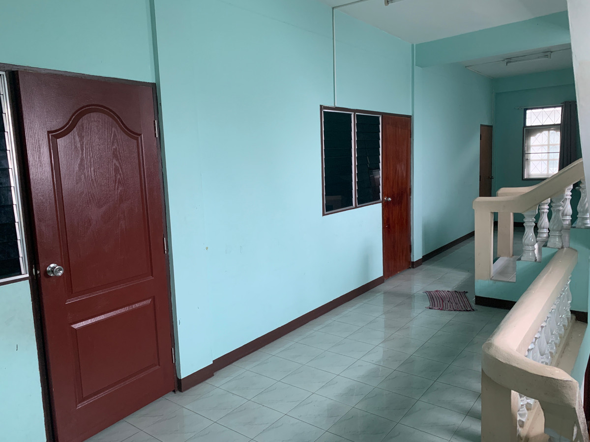 For SaleHome OfficeMahachai Samut Sakhon : Urgent sale, home office, prime location. At a price you can reach, very cheap. This price cannot be found in this area.