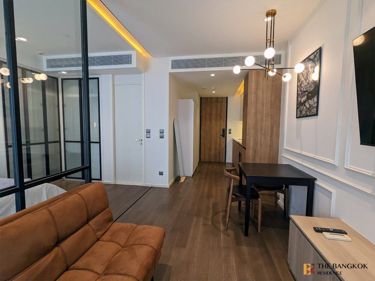 Muniq Sukhumvit 23 by Jubjib Loading...