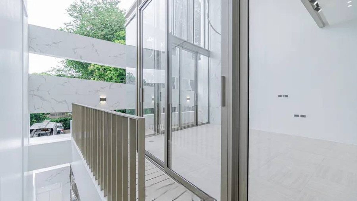 For SaleHome OfficeLadprao, Central Ladprao : New home office for sale, 4 floors, luxury house in the heart of Ratchada-Lat Phrao. Beautiful with elevator 62 sq m near MRT Lat Phrao Phawana LUXE35