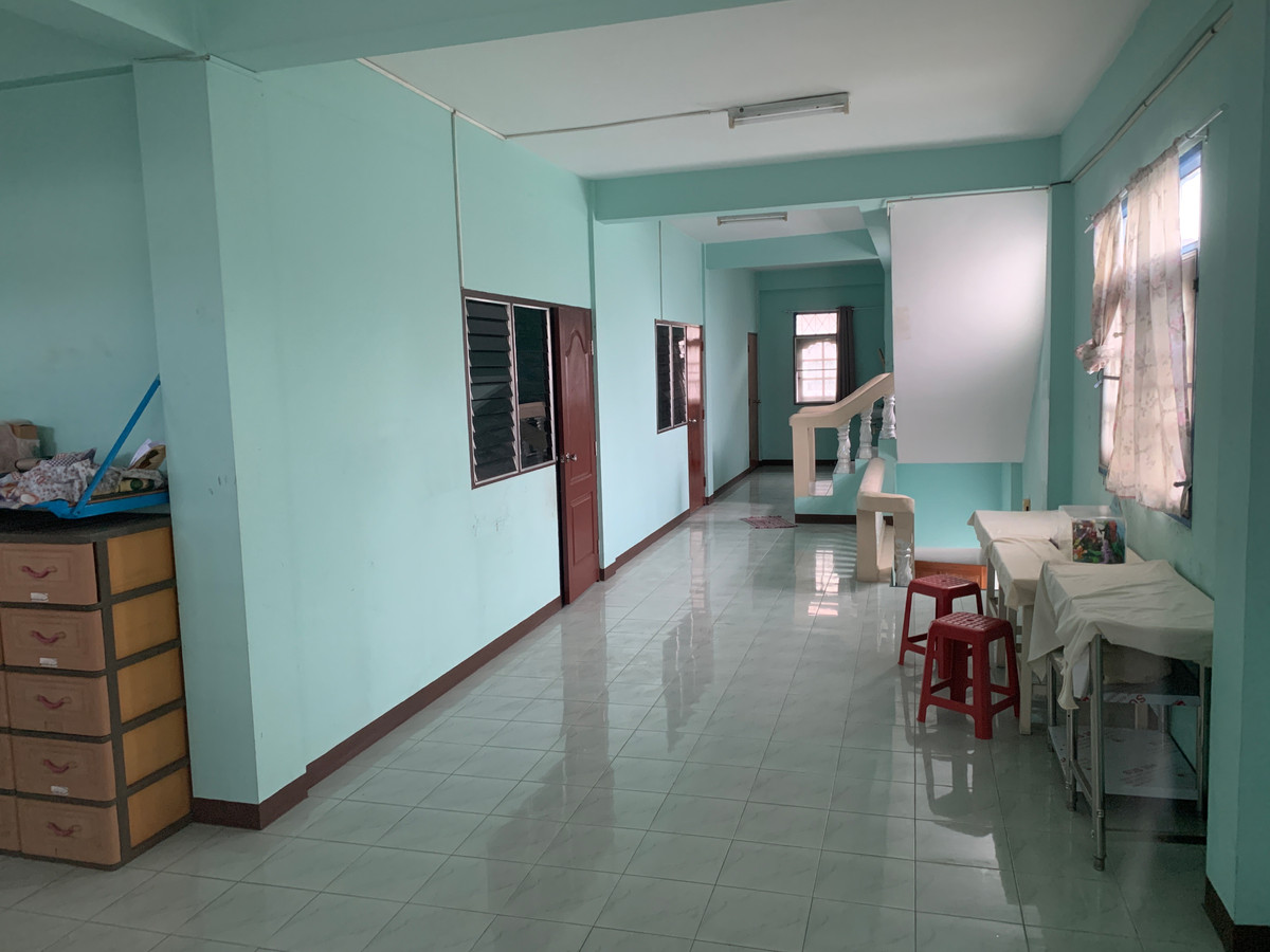 For SaleHome OfficeMahachai Samut Sakhon : Urgent sale, home office, prime location. At a price you can reach, very cheap. This price cannot be found in this area.