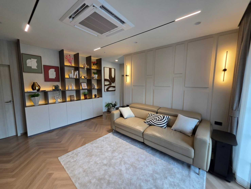 Single house for rent, Centro Bangna, 303 sq m, 64.50 sq wa, near Mega Bangna Loading...