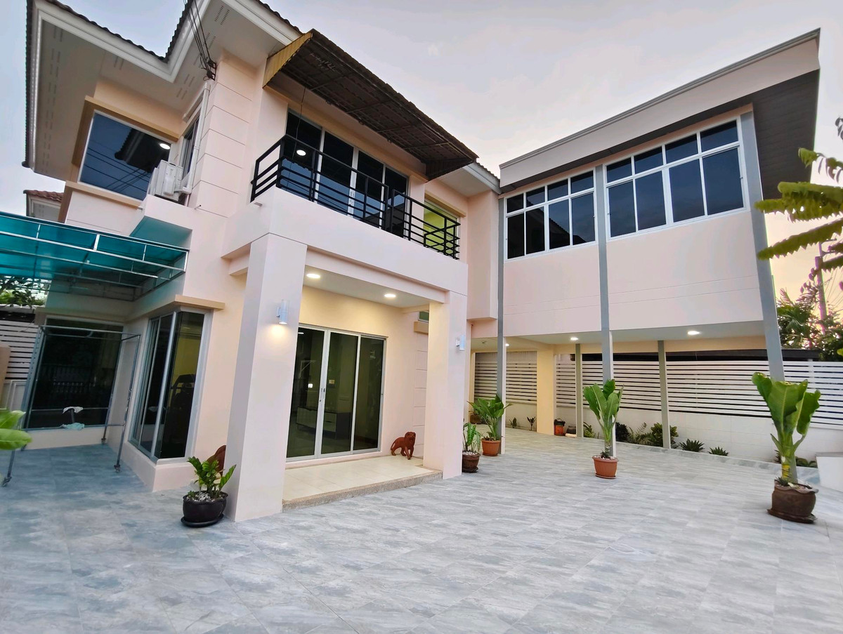 Single house for sale Renovated the whole house!! M.Life Bangkok Blue Levad, Wongwaen On Nut, Sukhaphiban 2 Road, Bangkok, 3 bedrooms, 3 bathrooms. Loading...