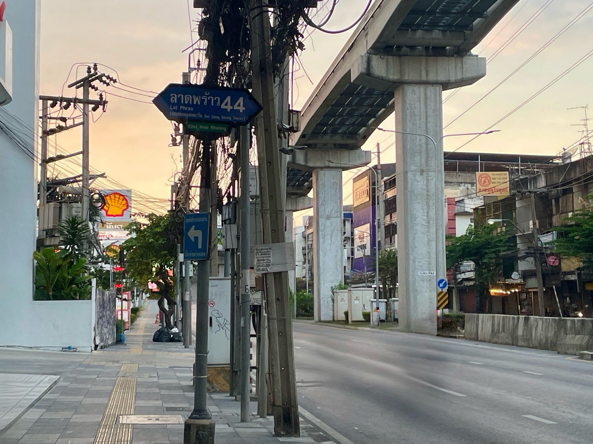 ขายคอนโดโชคชัย4 ลาดพร้าว71 : [G8]🔥ขาย/Sale The Next Ladprao 44 [เดอะ เน็กซ์ ลาดพร้าว 44 ] เพียง 40 เมตร จาก MRT ภาวนา