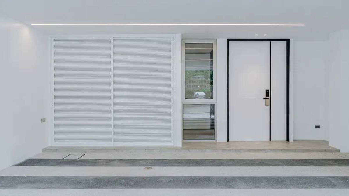 For SaleHome OfficeLadprao, Central Ladprao : New home office for sale, 4 floors, luxury house in the heart of Ratchada-Lat Phrao. Beautiful with elevator 62 sq m near MRT Lat Phrao Phawana LUXE35