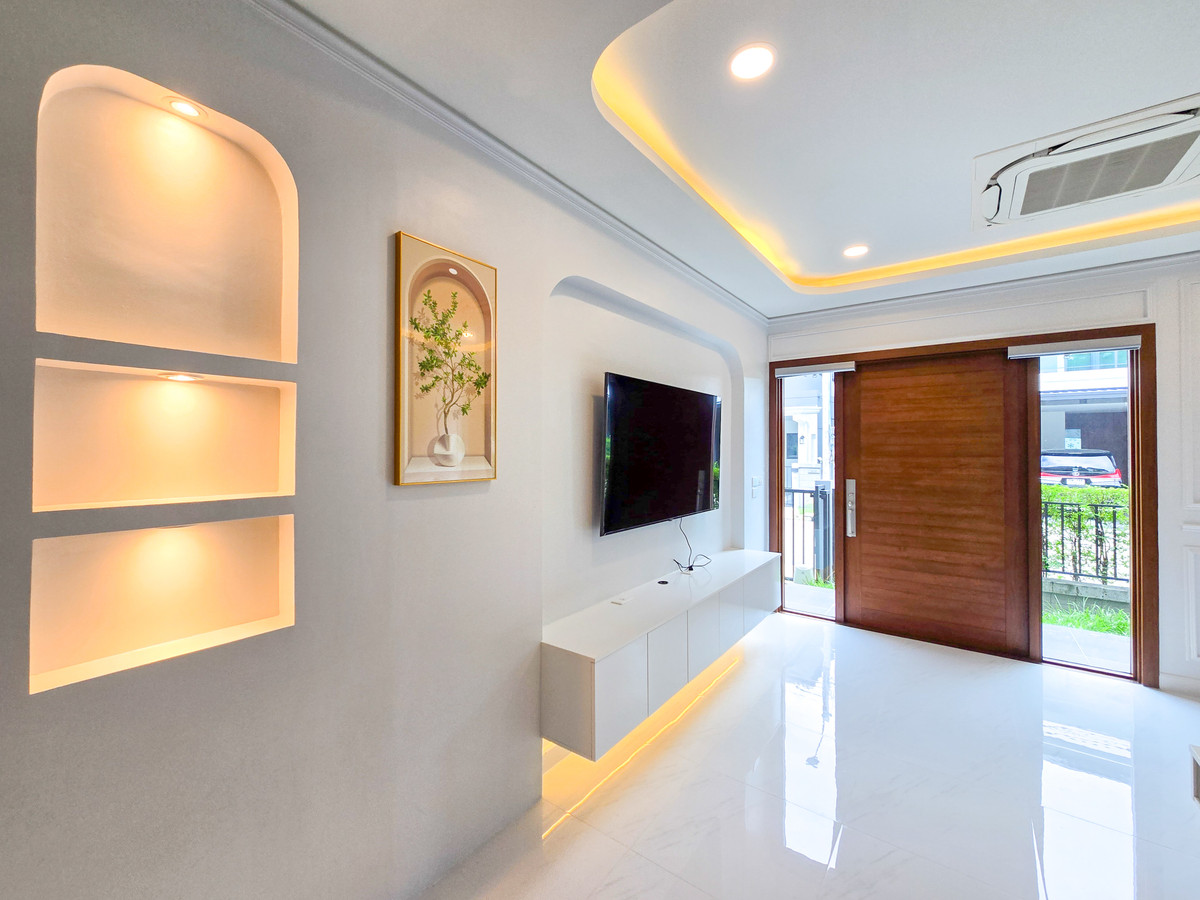 𝐅𝐨𝐫 𝐑𝐞𝐧𝐭: 𝐓𝐡𝐞 𝐂𝐢𝐭𝐲 𝐁𝐚𝐧𝐠𝐧𝐚 — Luxury House Near Mega Bangna 4Bedrooms, North-facing house, no electric poles Loading...