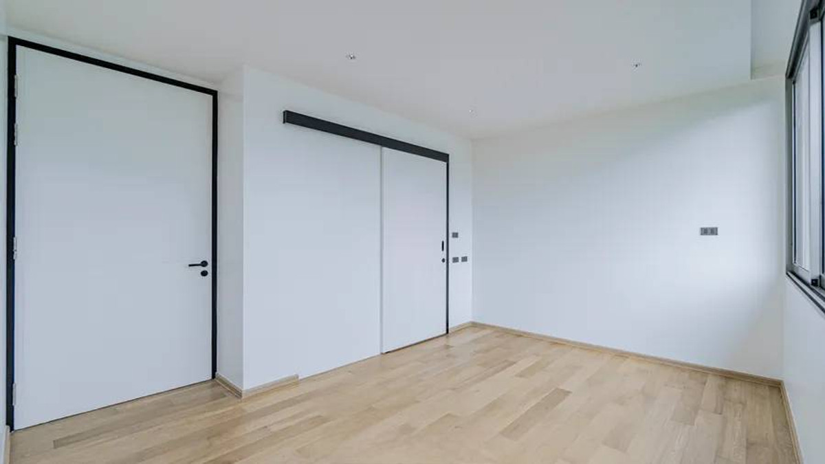 For SaleHome OfficeLadprao, Central Ladprao : New home office for sale, 4 floors, luxury house in the heart of Ratchada-Lat Phrao. Beautiful with elevator 62 sq m near MRT Lat Phrao Phawana LUXE35