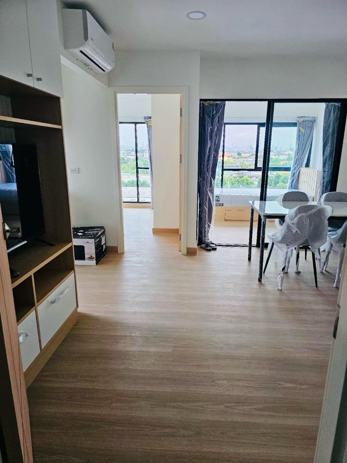 🔥🔥🔥ให้เช่าคอนโดใหม่ เพลิน เพลิน เวสต์วิลล์  ชั้น 7 ห้อง 707 🌈อยู่ใกล้กับห้างสรรพสินค้าเซ็นทรัล เวสต์วิลล์ 🔥🔥(ขนาดห้อง 44 ตรม.) ห้องกว้างขวาง อยู่สบาย  เฟอร์นิเจอร์เพรียบพร้อม  ตกแต่งพร้อมอยู่ 🌈ขนาด 2 ห้องนอน, 1 ห้องน้ำ,  ห้องนั่งเล่น และห้องครัว. Loading...