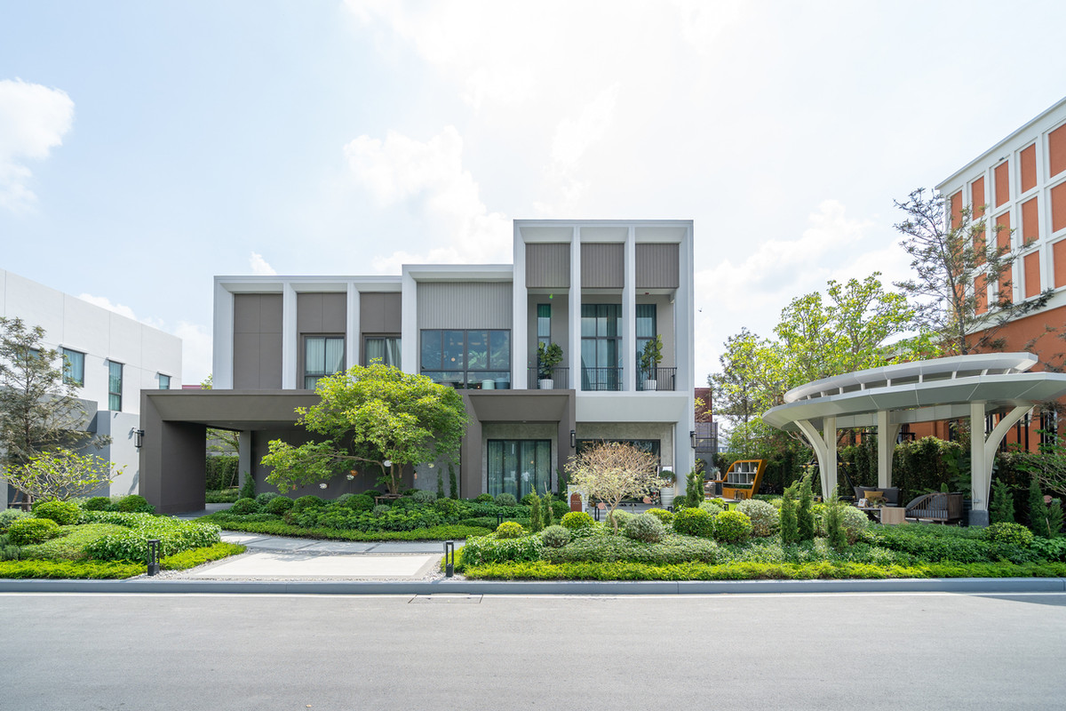Bangkok Boulevard Signature Ramintra - Watcharapol Tuscan style luxury home 391 sq.m. Loading...
