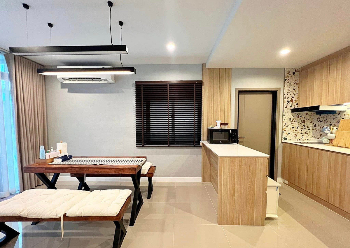 𝐅𝐨𝐫 𝐑𝐞𝐧𝐭: 𝐁𝐞𝐚𝐮𝐭𝐢𝐟𝐮𝐥 𝐒𝐢𝐧𝐠𝐥𝐞 𝐇𝐨𝐮𝐬𝐞 𝐢𝐧 𝐀𝐫𝐞𝐞𝐲𝐚 𝐂𝐨𝐦𝐨 𝐁𝐨𝐭𝐚𝐧𝐢𝐜𝐚, 𝐁𝐚𝐧𝐠𝐧𝐚 Stylishly furnished and ready to move in — just 5 minutes from Mega Bangna Loading...