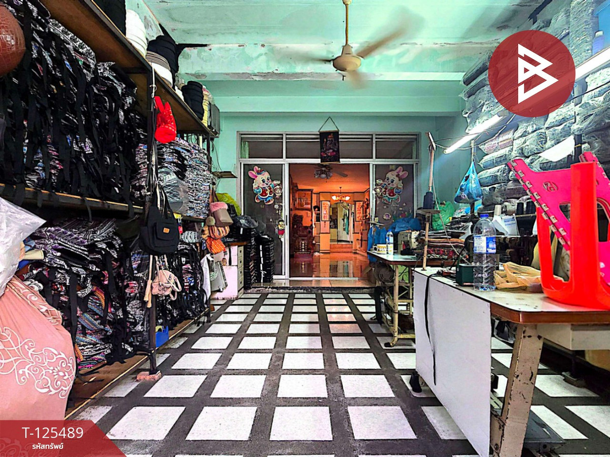 Urgent sale townhouse, area 29.1 square meters, Sinthawee Ngam Charoen, Rama 2, Bangkok. Loading...