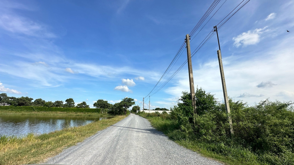 For SaleLandLadkrabang, Suwannaphum Airport : Land for sale, area 23-1-96 rai, Saribut Road, Thap Yao Subdistrict, Lat Krabang District, Bangkok.