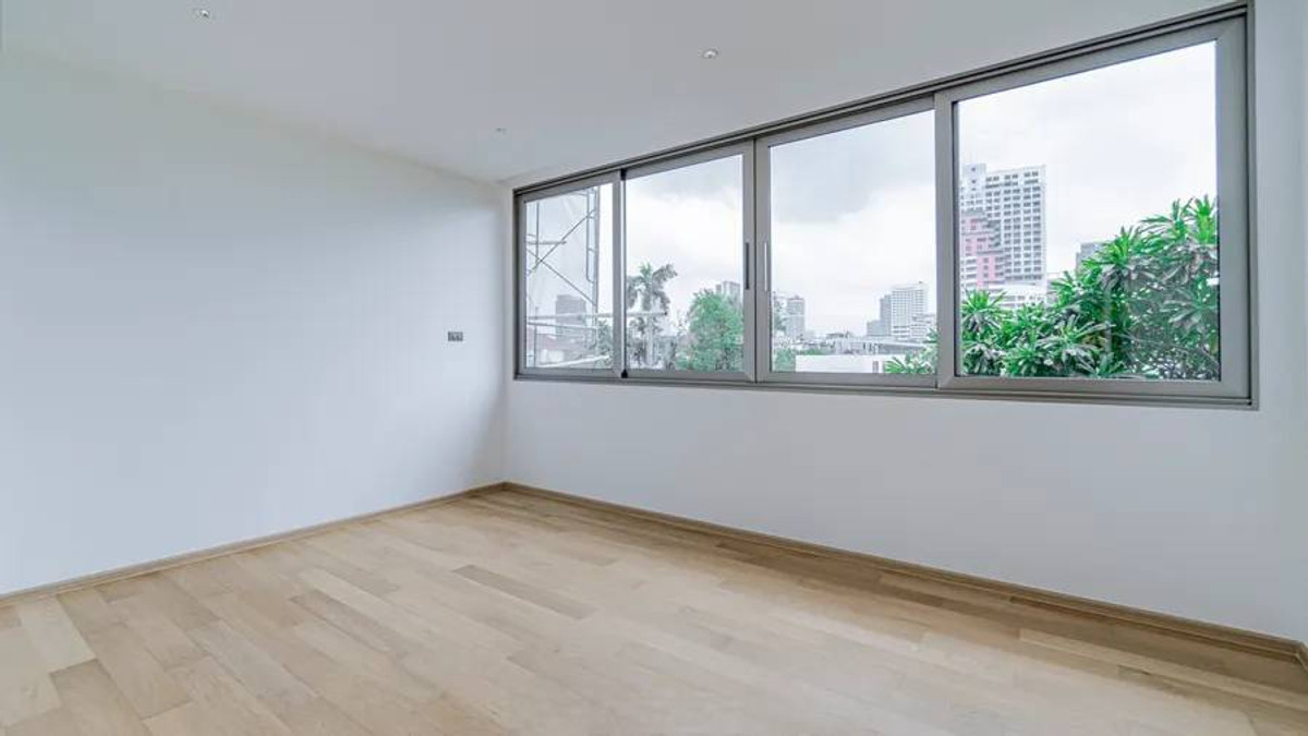 For SaleHome OfficeLadprao, Central Ladprao : New home office for sale, 4 floors, luxury house in the heart of Ratchada-Lat Phrao. Beautiful with elevator 62 sq m near MRT Lat Phrao Phawana LUXE35