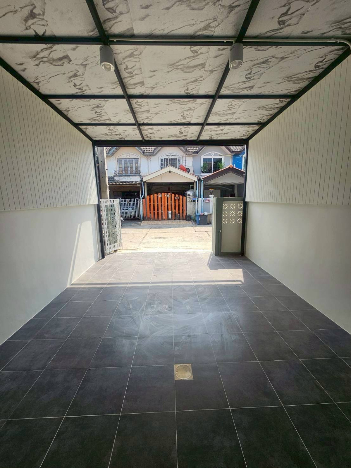 ทาวน์เฮ้าส์รีโนเวท มนวดี วัดลาดปลาดุก Loading...