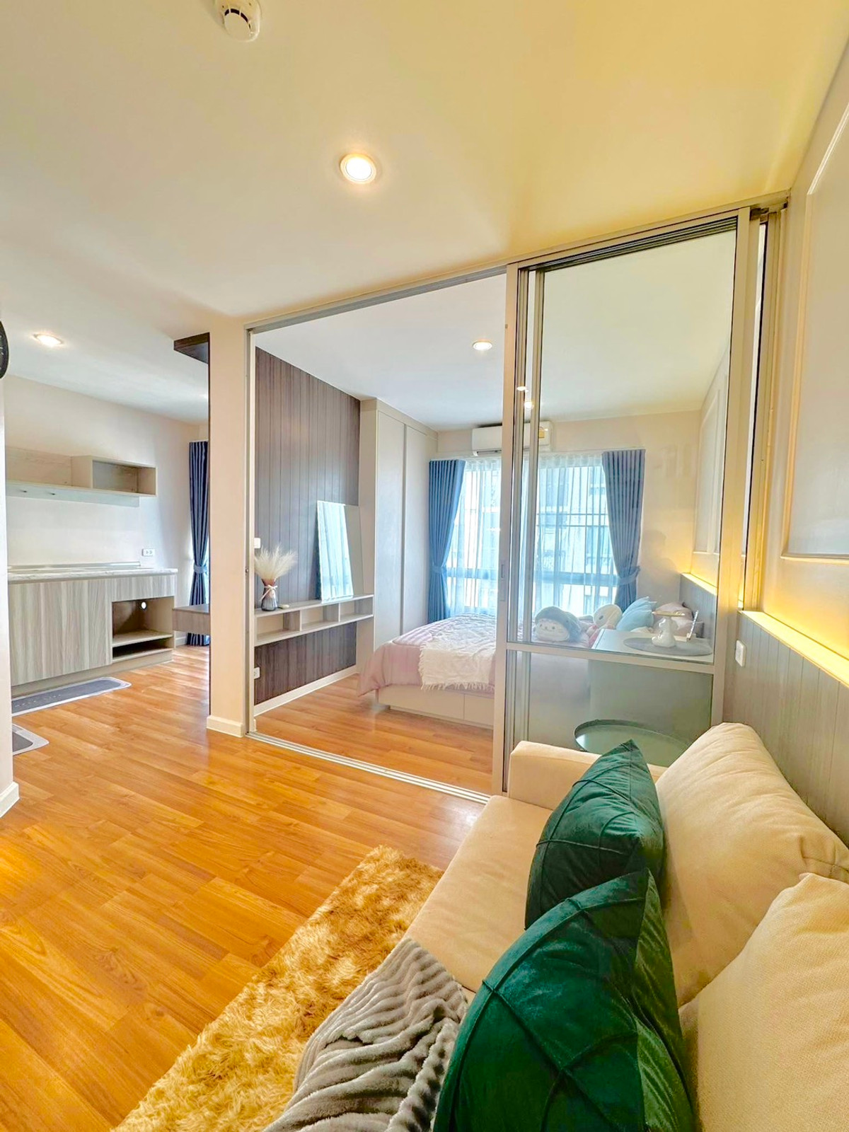 ขาย V condo ลาดกระบัง เฟสB ห้องทำเลทอง 1.45ล้าน ห้องรีโนเวทใหม่ เก็บสีใหม่ทั้งห้อง Loading...