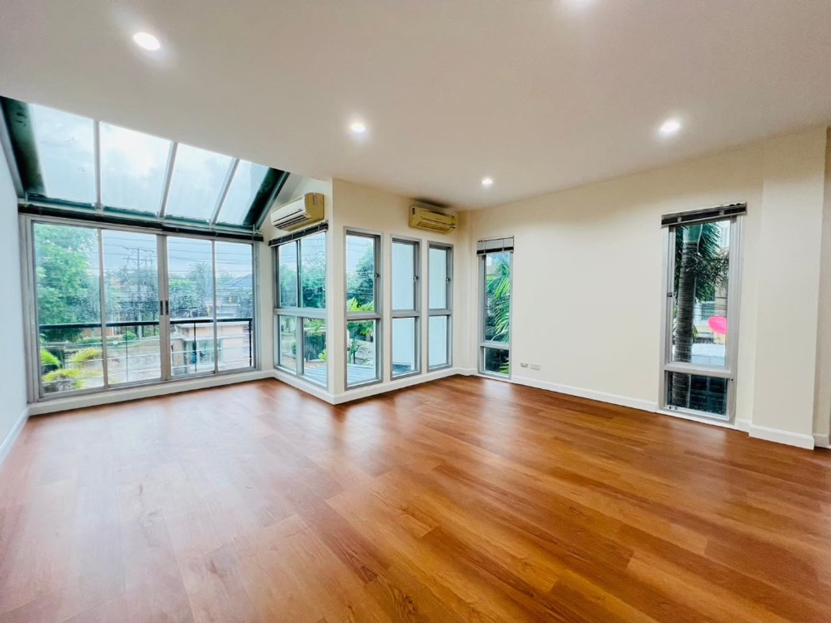 ขายทาวน์โฮมวิภาวดี ดอนเมือง หลักสี่ : ขายทาวน์โฮม 3 ชั้น โครงการ วิสต้า ปาร์ค วิภาวดี ใกล้ MRT สายสีแดง&สีชมพู (AM2011)